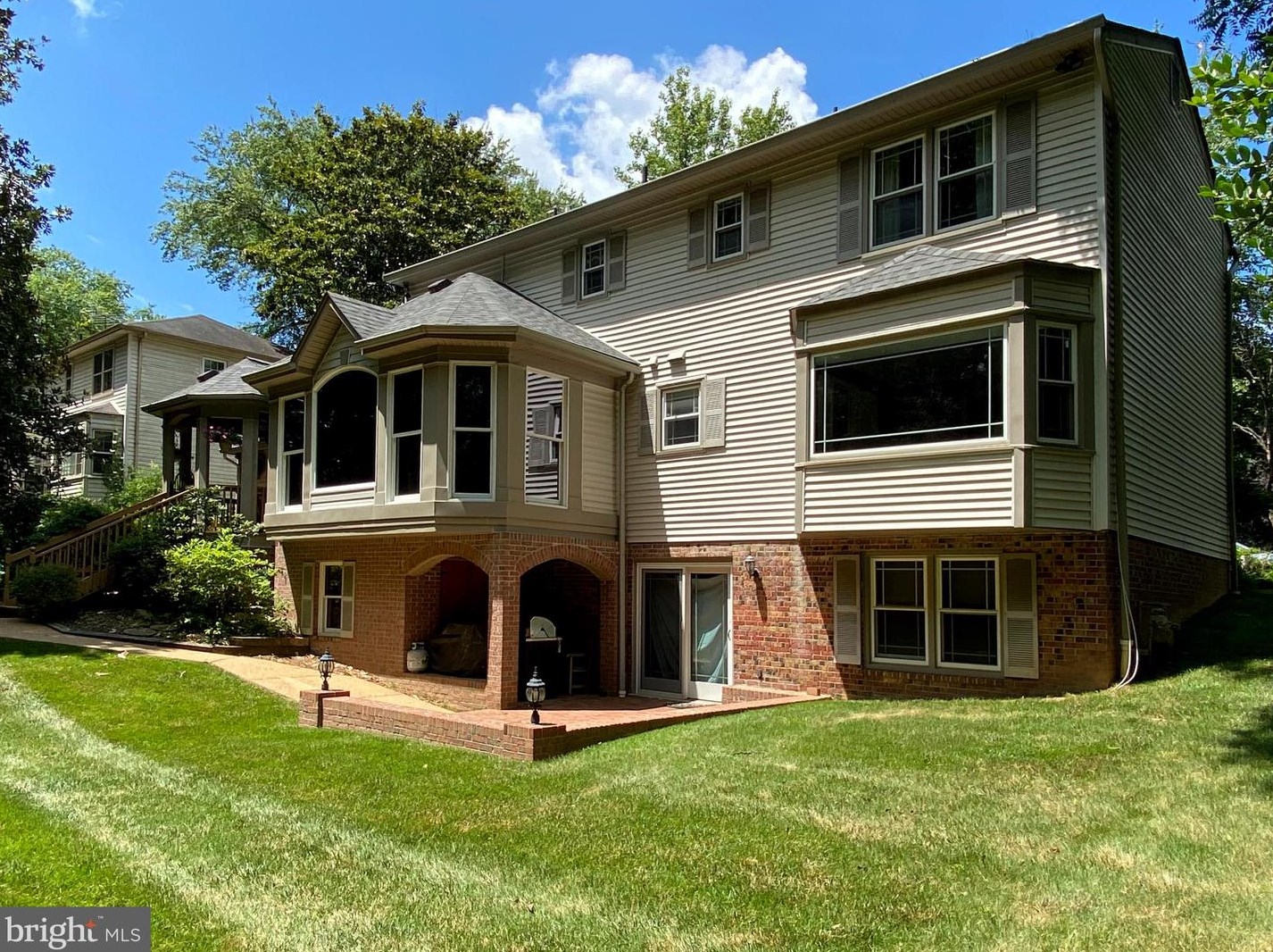 2335 Riviera Dr, Vienna, VA 22181-3117