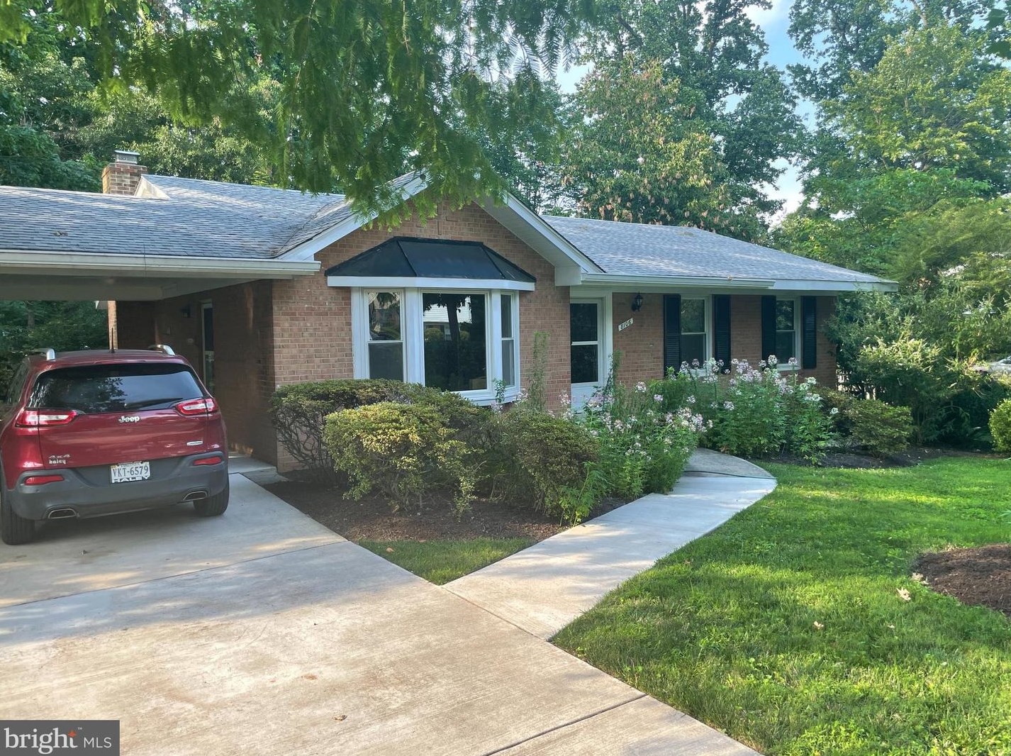 8106 Smithfield Ave, Springfield, VA 22152
