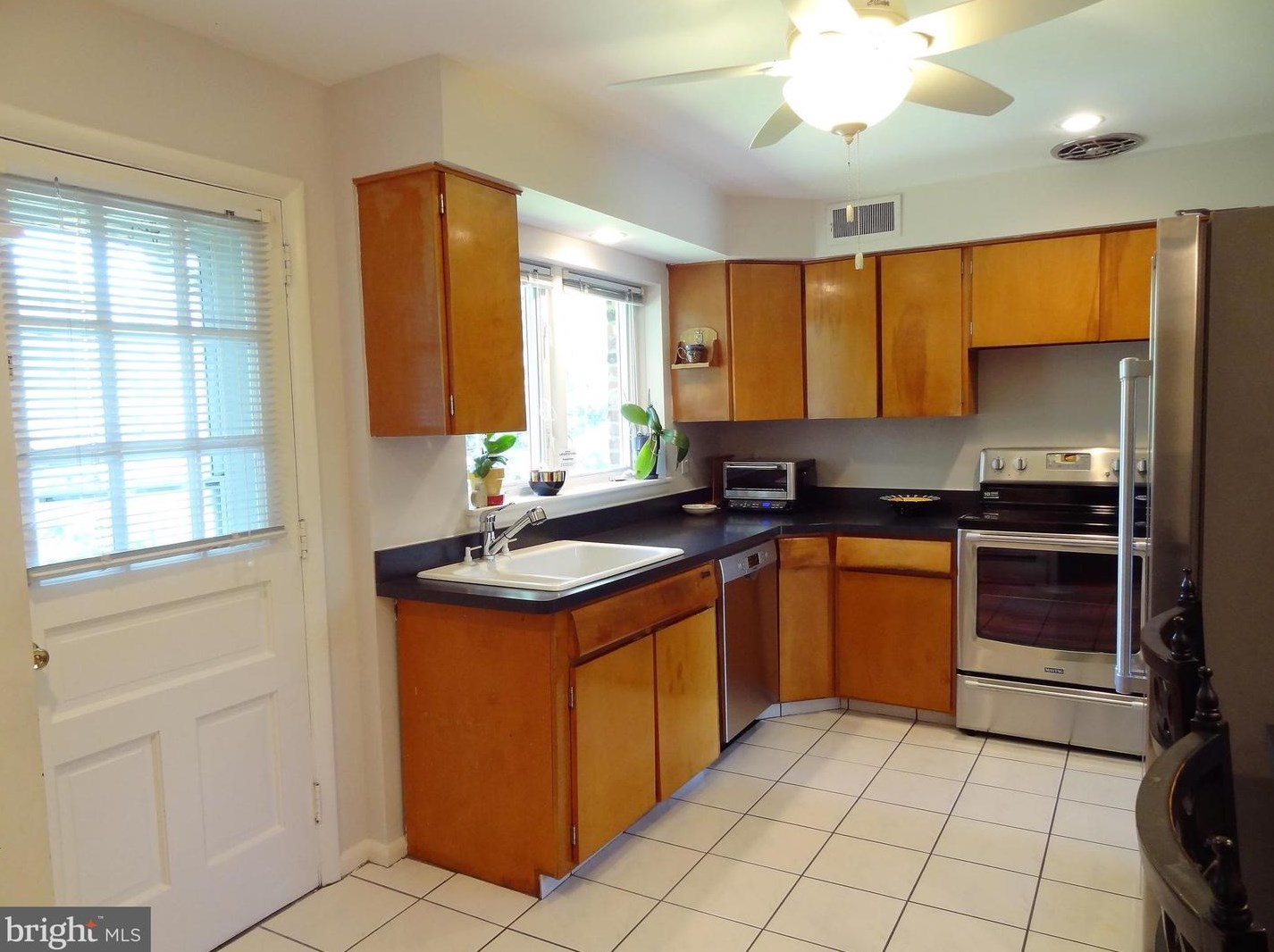 5036 Prestwick Dr, Fairfax VA 22030-4523 exterior