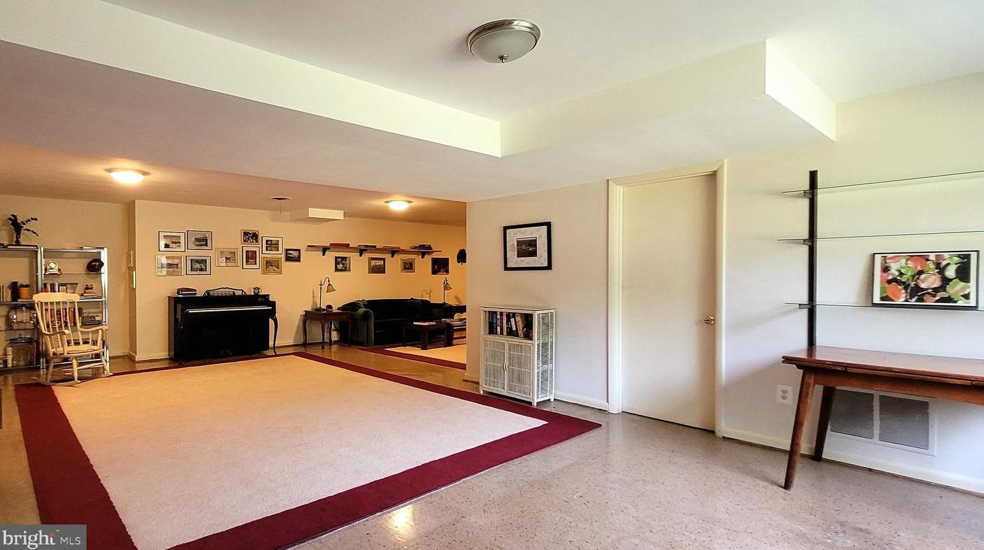 5036 Prestwick Dr, Fairfax VA 22030-4523 exterior