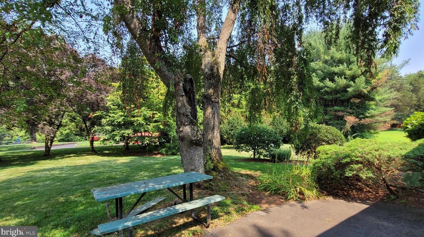 5036 Prestwick Dr, Fairfax VA 22030-4523 exterior