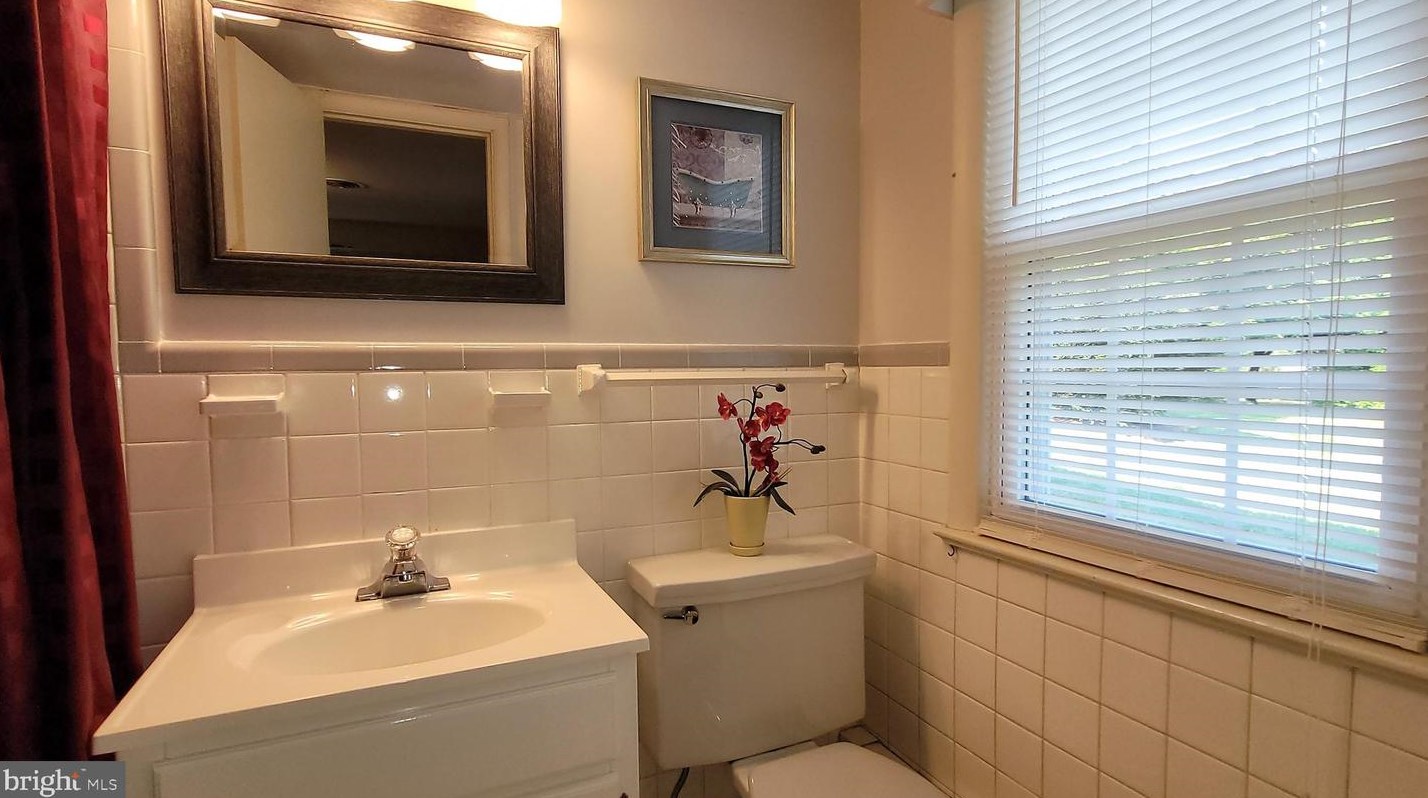 5036 Prestwick Dr, Fairfax VA 22030-4523 exterior