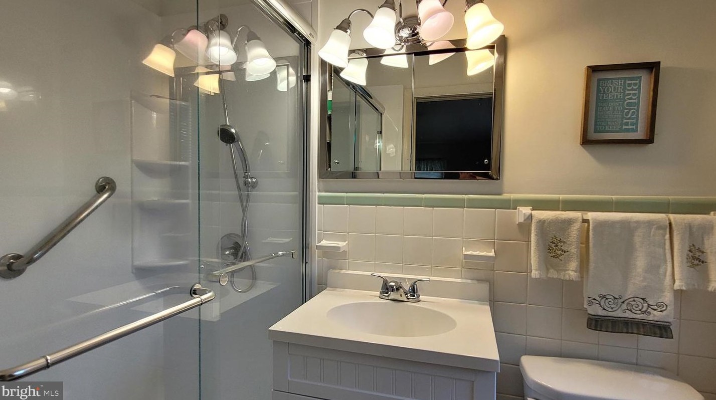 5036 Prestwick Dr, Fairfax VA 22030-4523 exterior