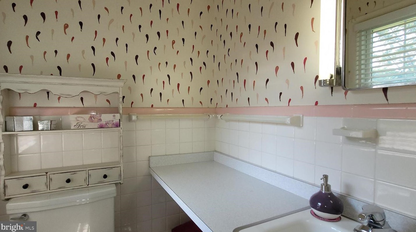 5036 Prestwick Dr, Fairfax VA 22030-4523 exterior