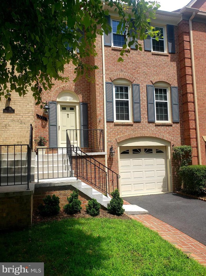 7732 Shootingstar Dr, Springfield, VA 22152