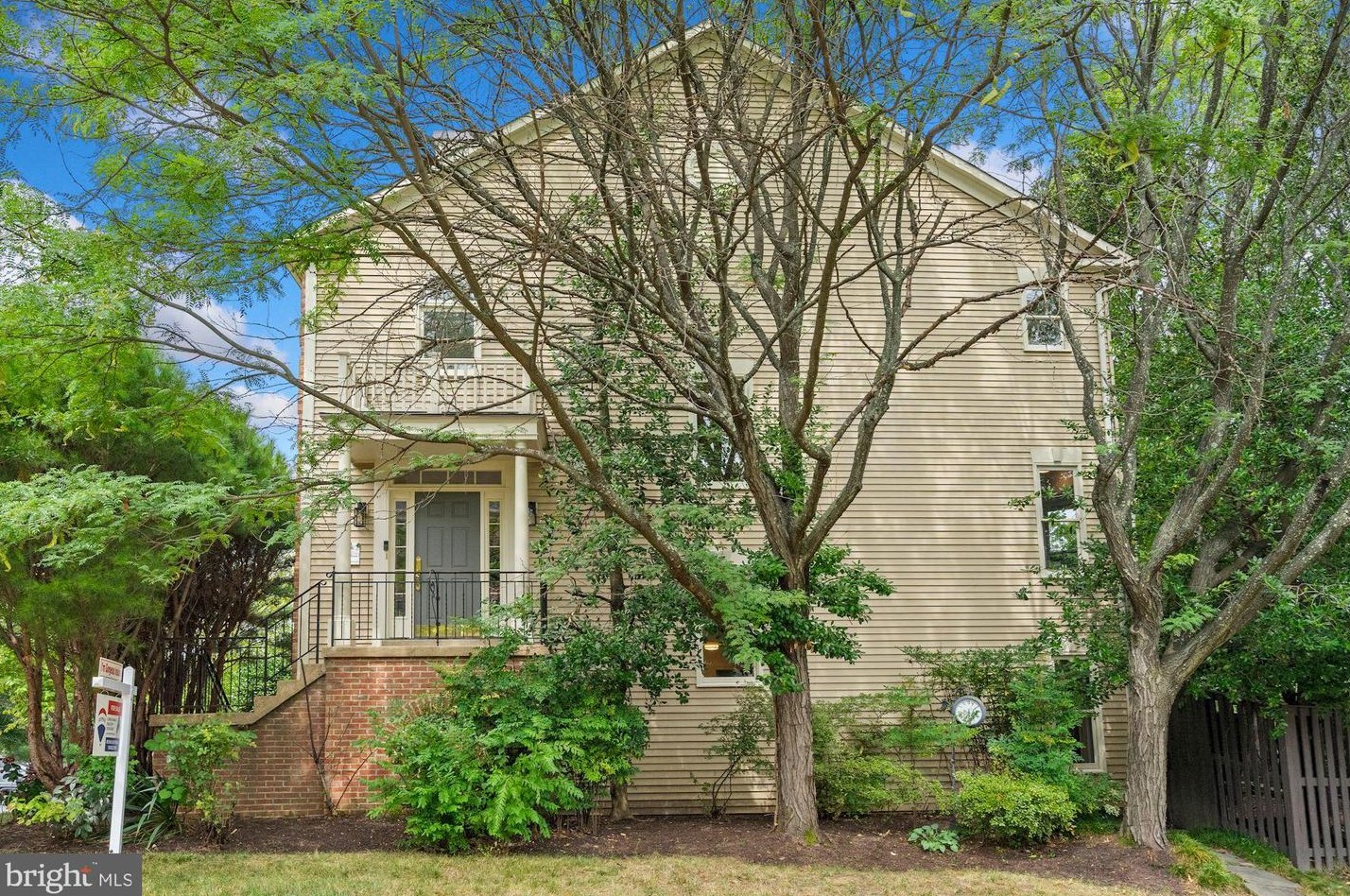 8100 Meadow Springs Ct, Vienna VA  22182-3772 exterior