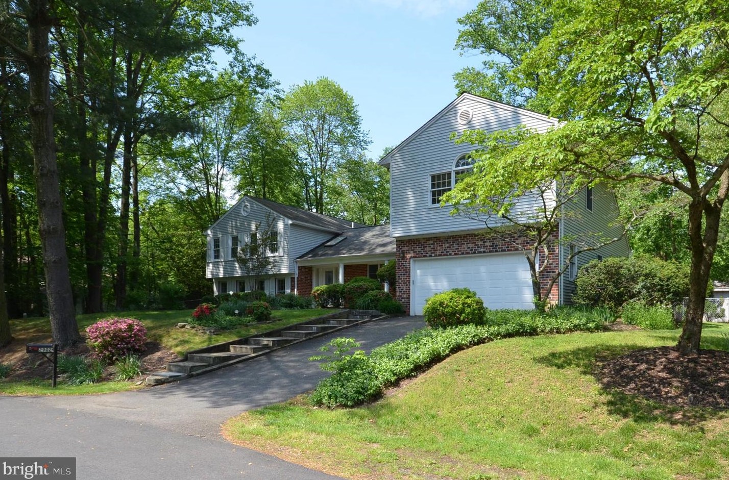 2902 Melanie Ln, Vienna, VA 22124-1809