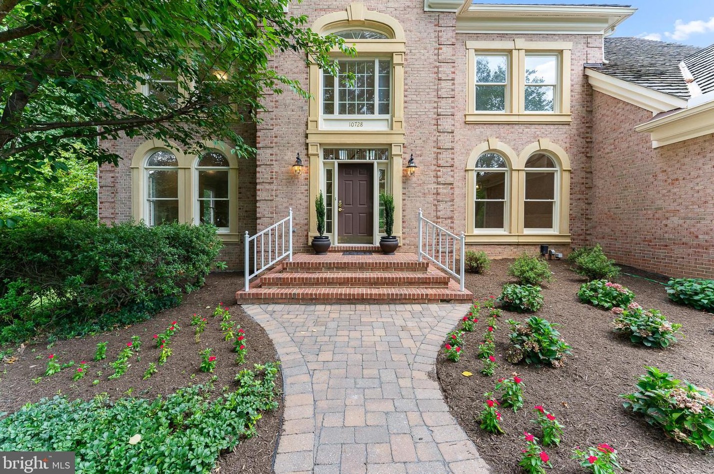 10728 Hunters Pl, Vienna, VA 22181-2843