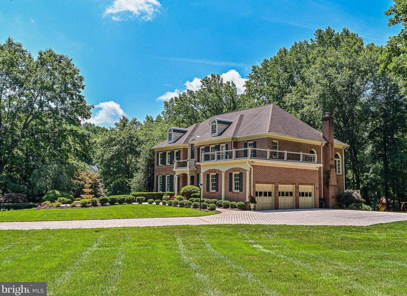 10313 Forest Maple Rd, Vienna, VA 22182-1554