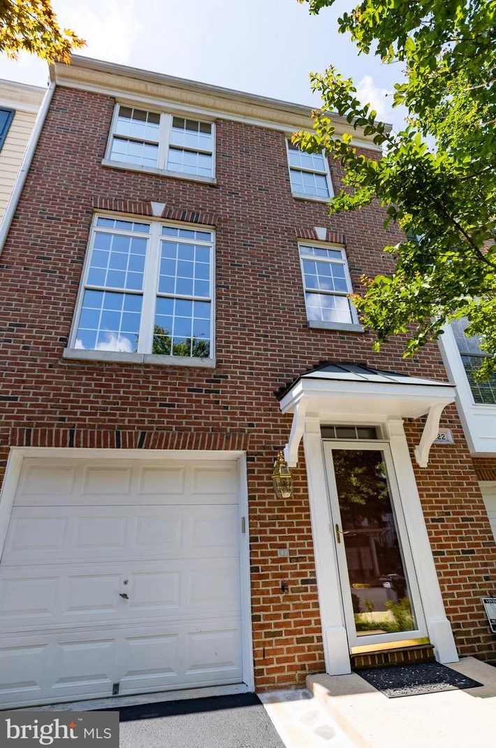 4122 Fairfax Center Creek Dr, Fairfax, VA 22030-8520