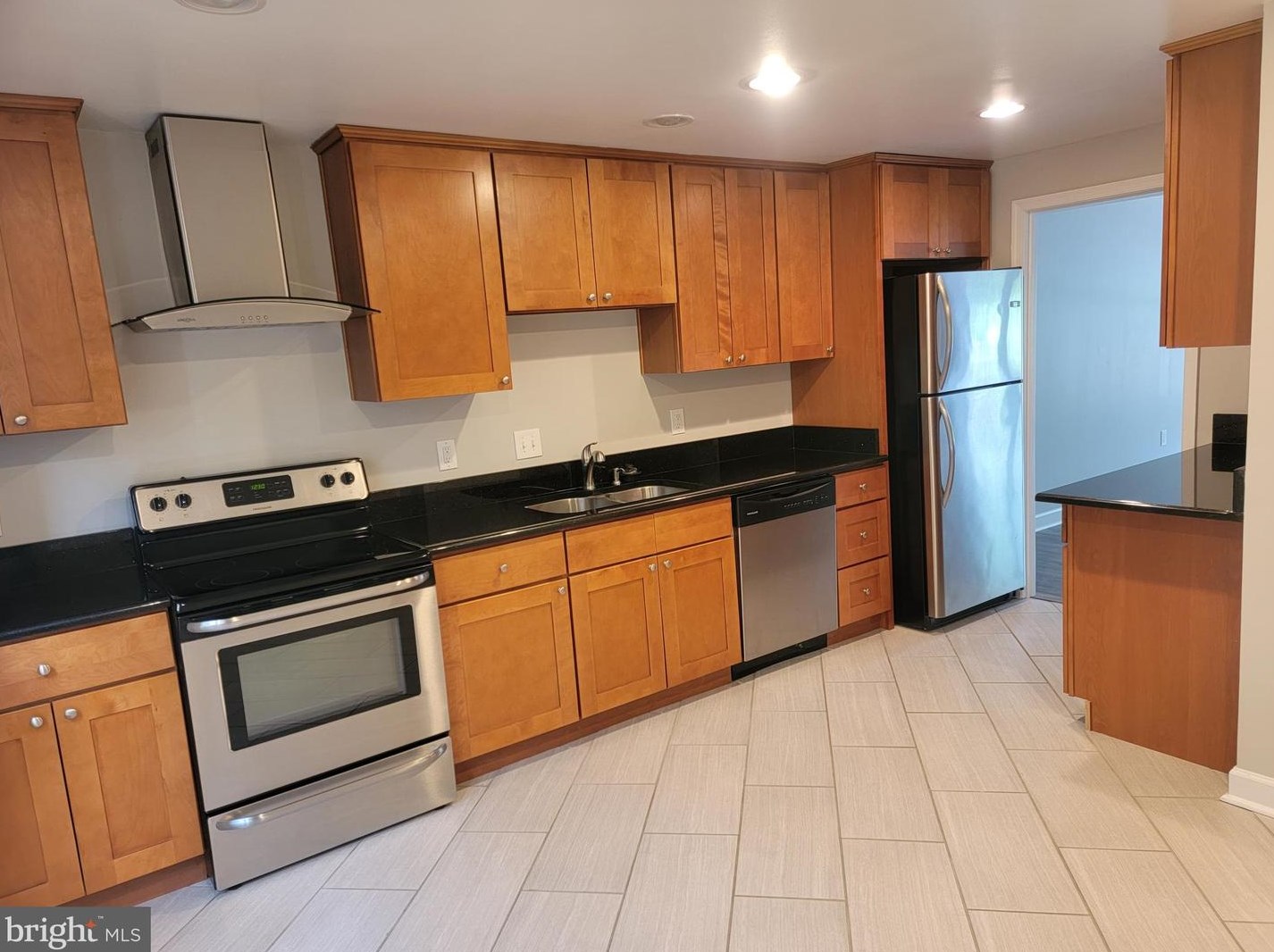 8029 Sleepy View Ln, Springfield, VA 22153