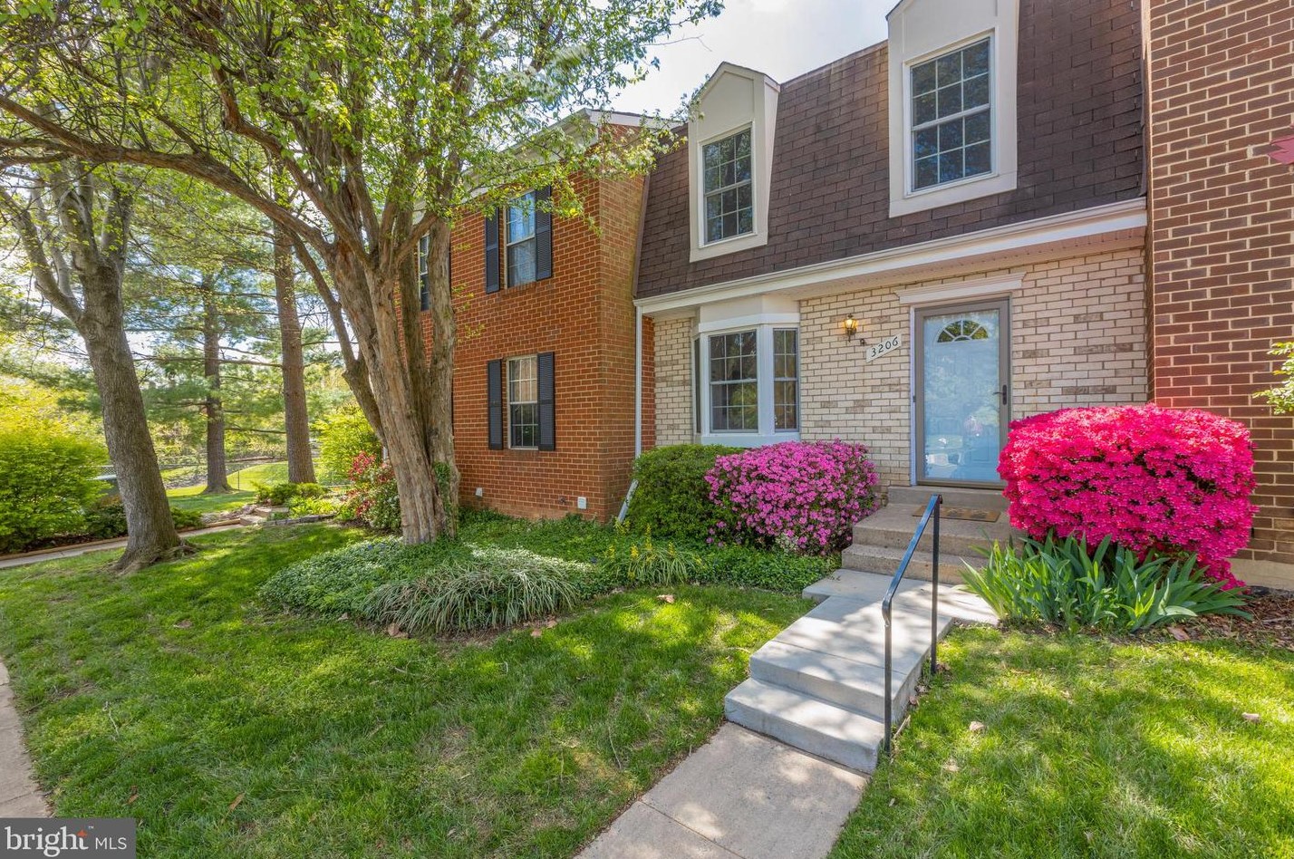 3206 Silverstone Ct, Vienna, VA 22124-2719