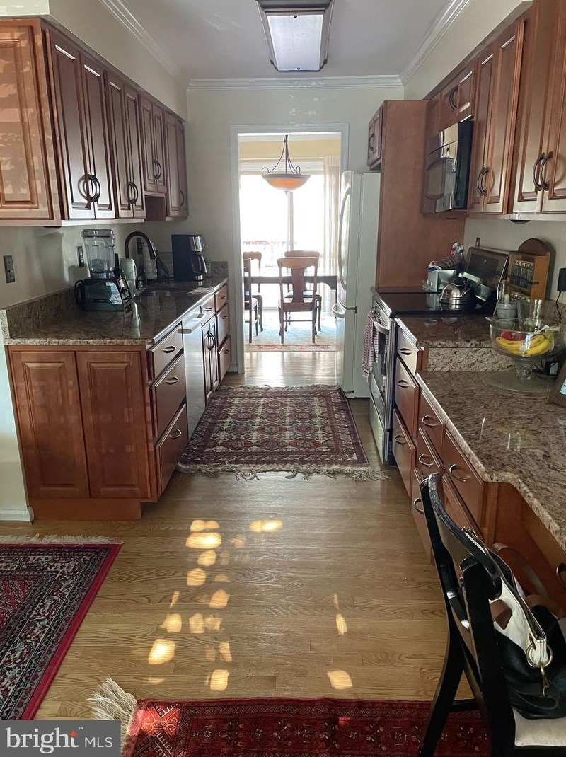 9673 Scotch Haven Dr, Vienna, VA 22181