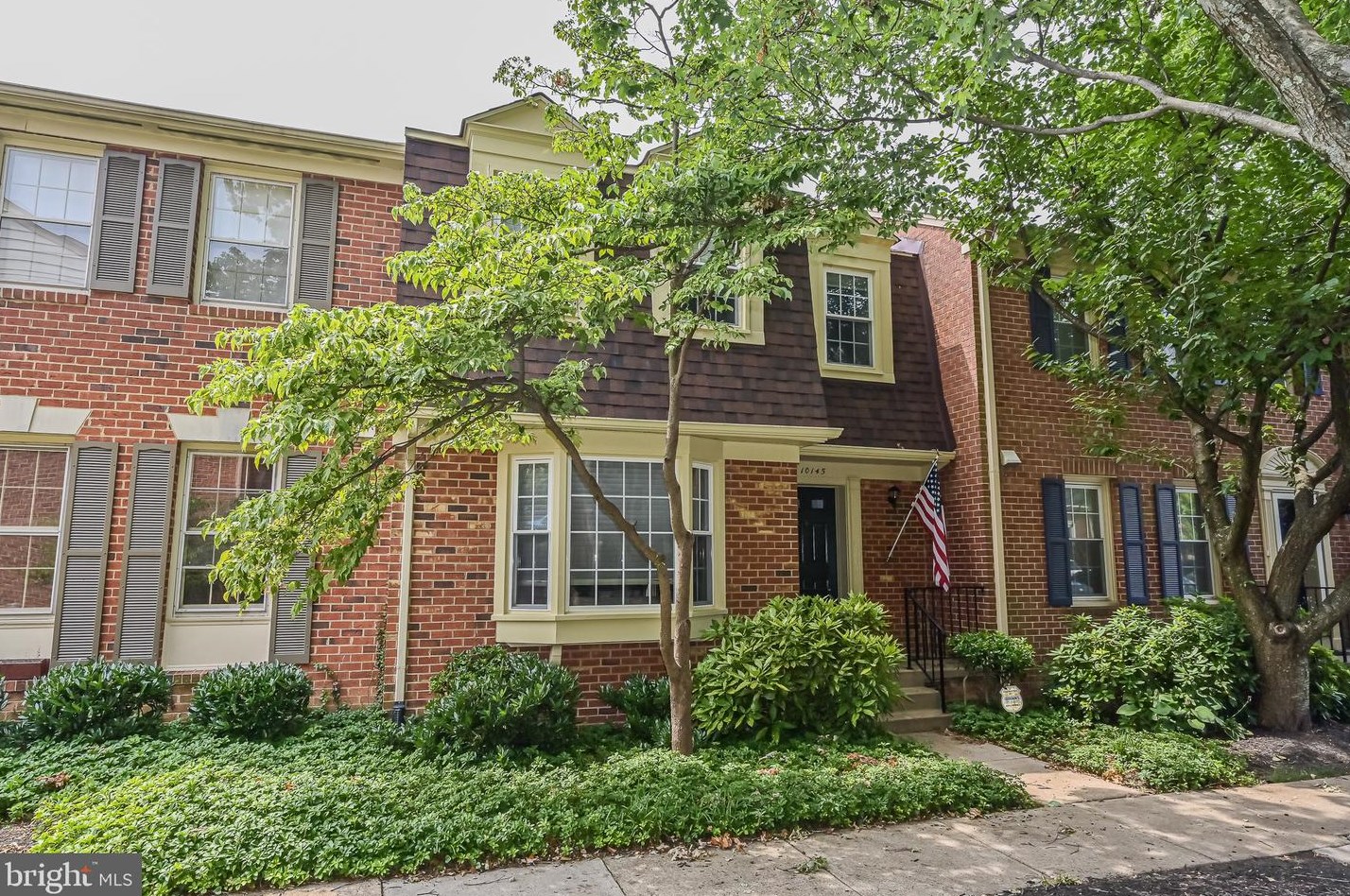 10145 Village Knolls Ct, Vienna, VA 22124-2729
