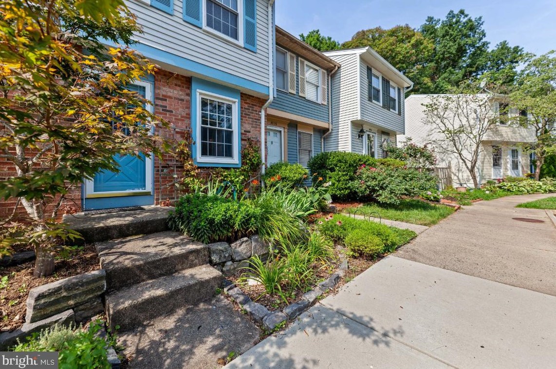 8028 Grandview Ct, Springfield, VA 22153