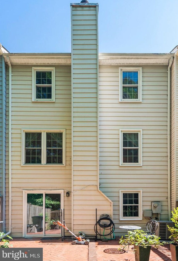 7312 Spring View Ct, Springfield, VA 22153