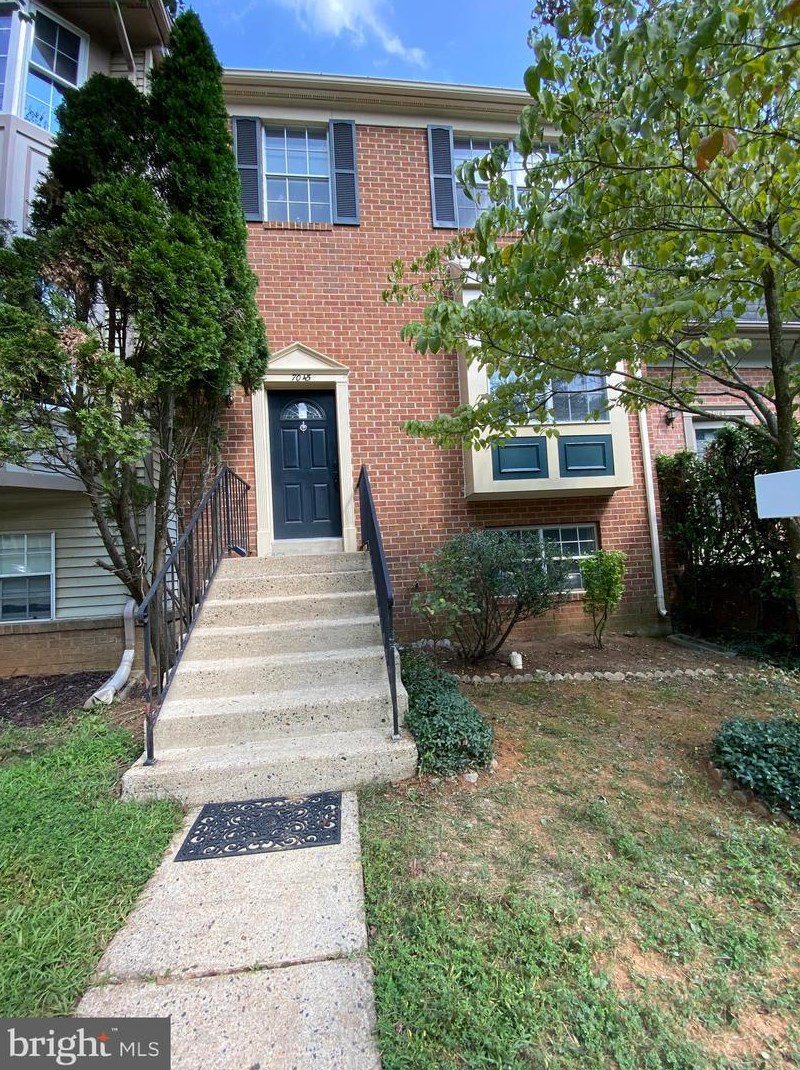 7045 Solomon Seal Ct, Springfield, VA 22152