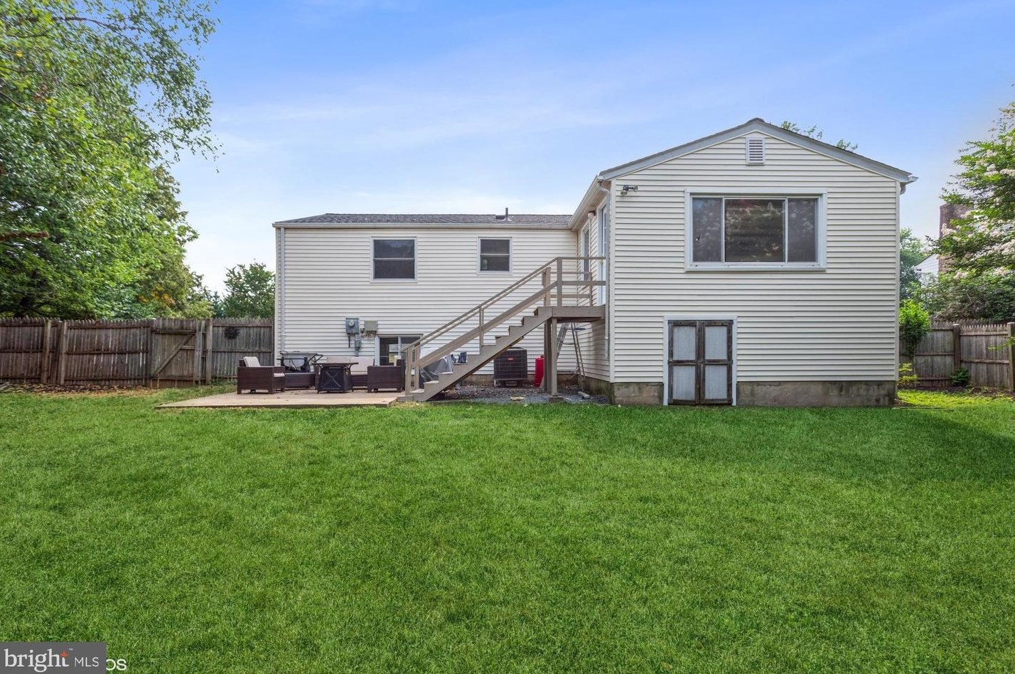 5804 Barrymore Rd, Centreville, VA 20120-1407