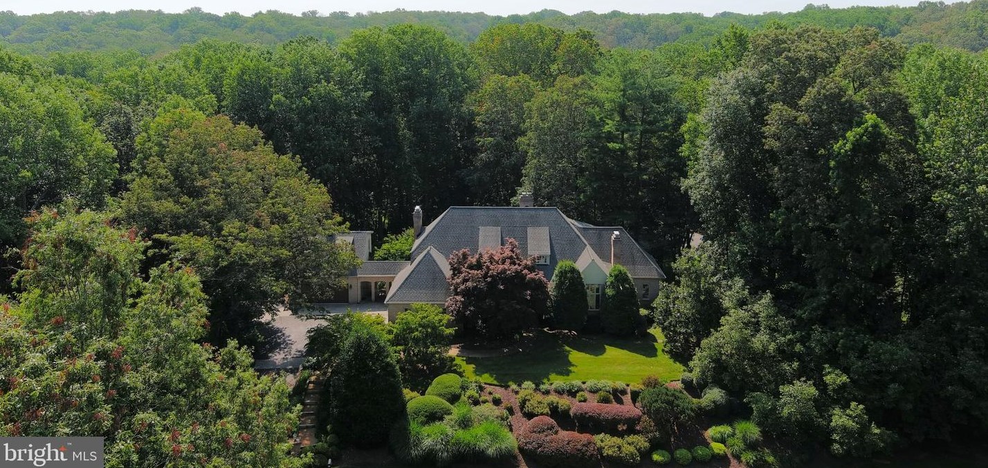 2101 Hunters Crest Way, Vienna, VA 22181-2839