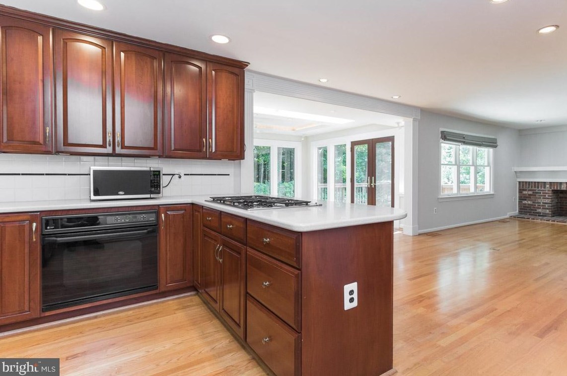 2825 Center Ridge Dr, Vienna VA  22124-1440 exterior