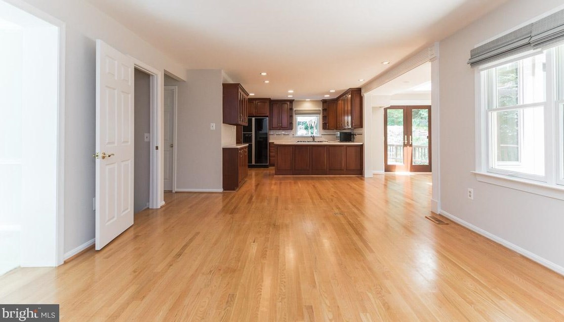 2825 Center Ridge Dr, Vienna VA  22124-1440 exterior