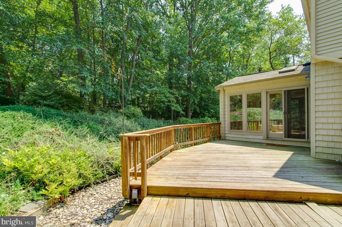 2825 Center Ridge Dr, Vienna VA  22124-1440 exterior