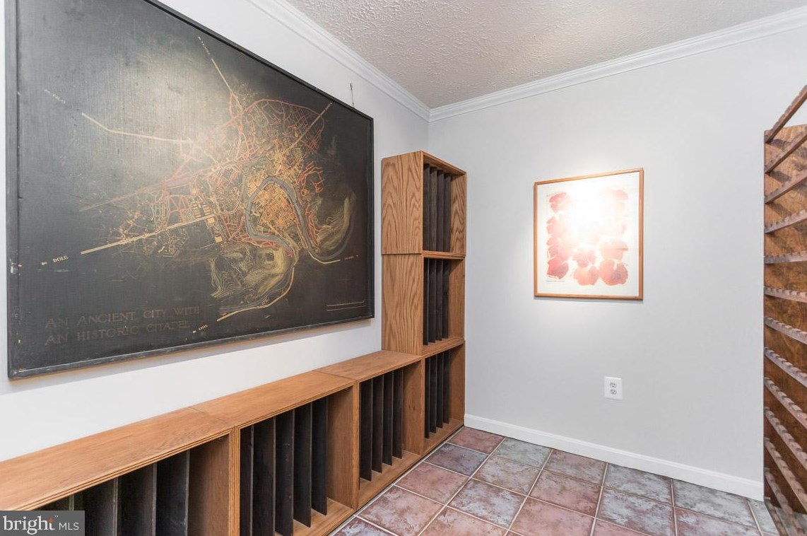 2825 Center Ridge Dr, Vienna VA  22124-1440 exterior