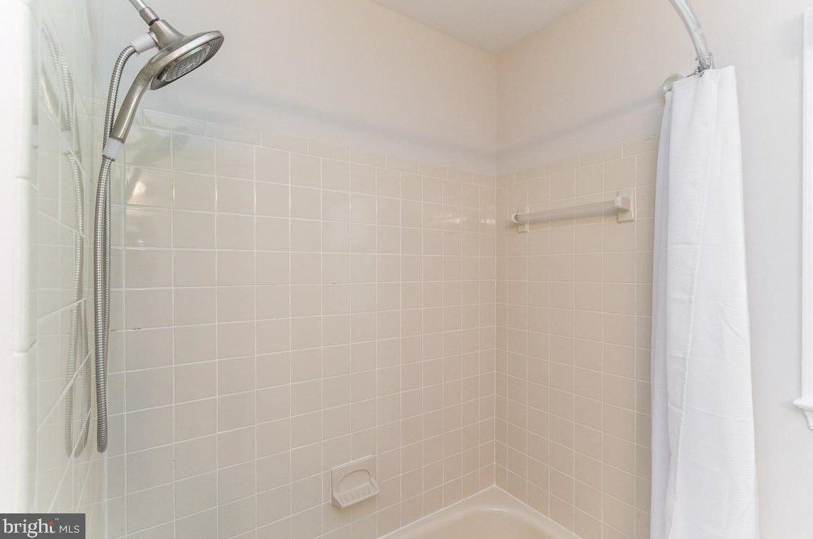 2825 Center Ridge Dr, Vienna VA  22124-1440 exterior