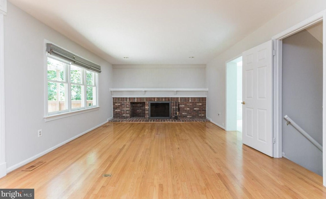 2825 Center Ridge Dr, Vienna VA  22124-1440 exterior