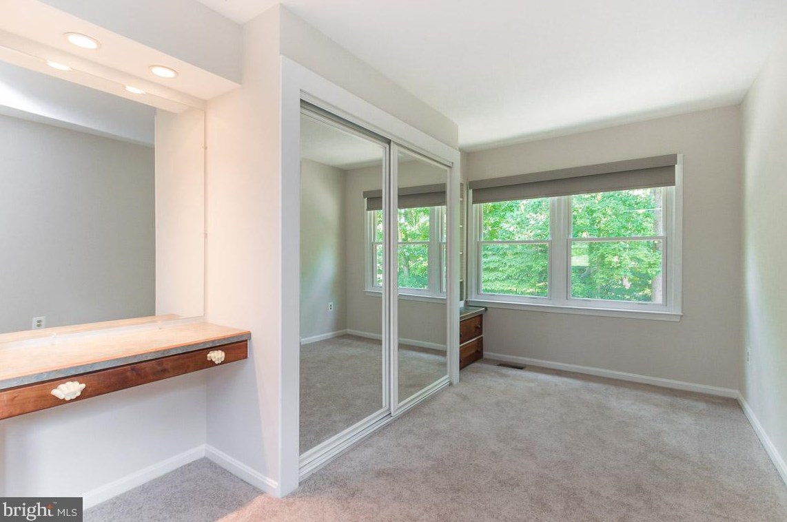 2825 Center Ridge Dr, Vienna VA  22124-1440 exterior