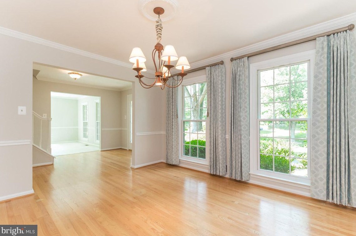 2825 Center Ridge Dr, Vienna VA  22124-1440 exterior