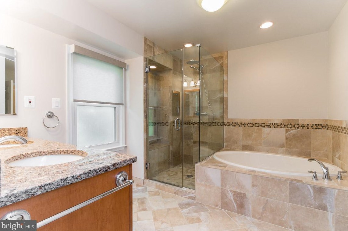 2825 Center Ridge Dr, Vienna VA  22124-1440 exterior