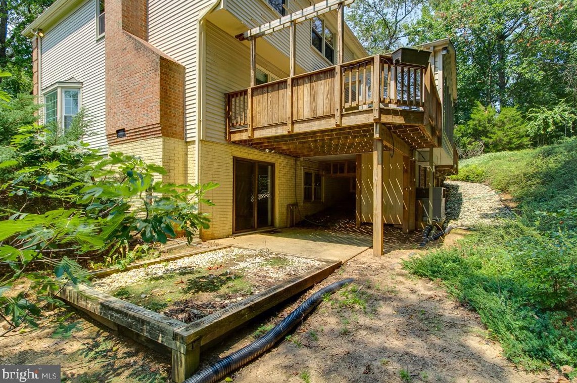 2825 Center Ridge Dr, Vienna VA  22124-1440 exterior