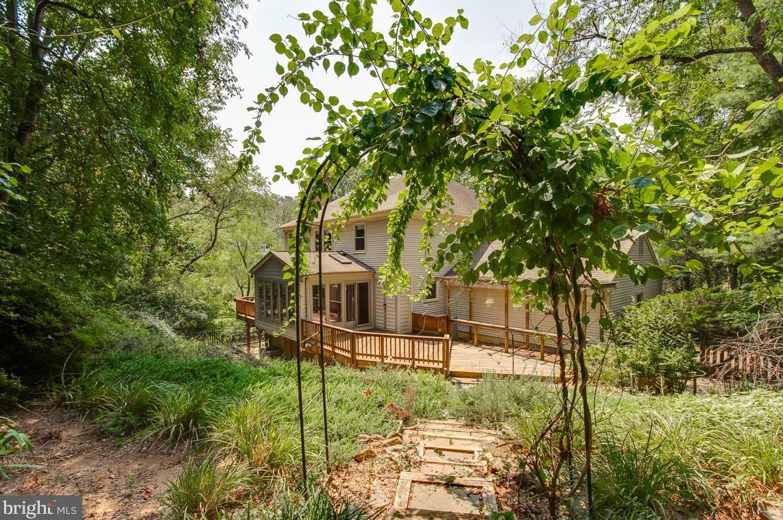 2825 Center Ridge Dr, Vienna VA  22124-1440 exterior