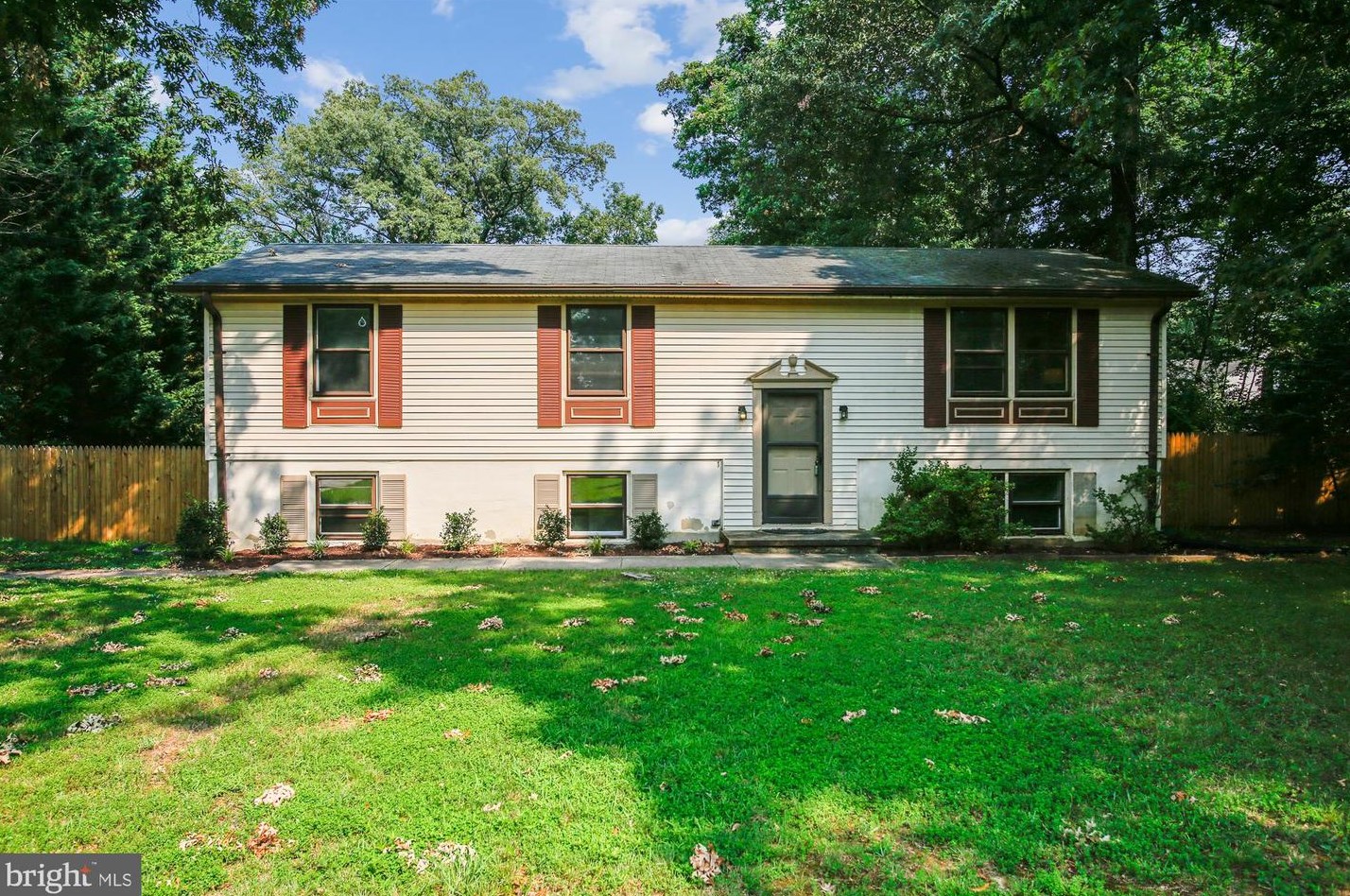 2003 Woodford Rd, Vienna, VA 22182