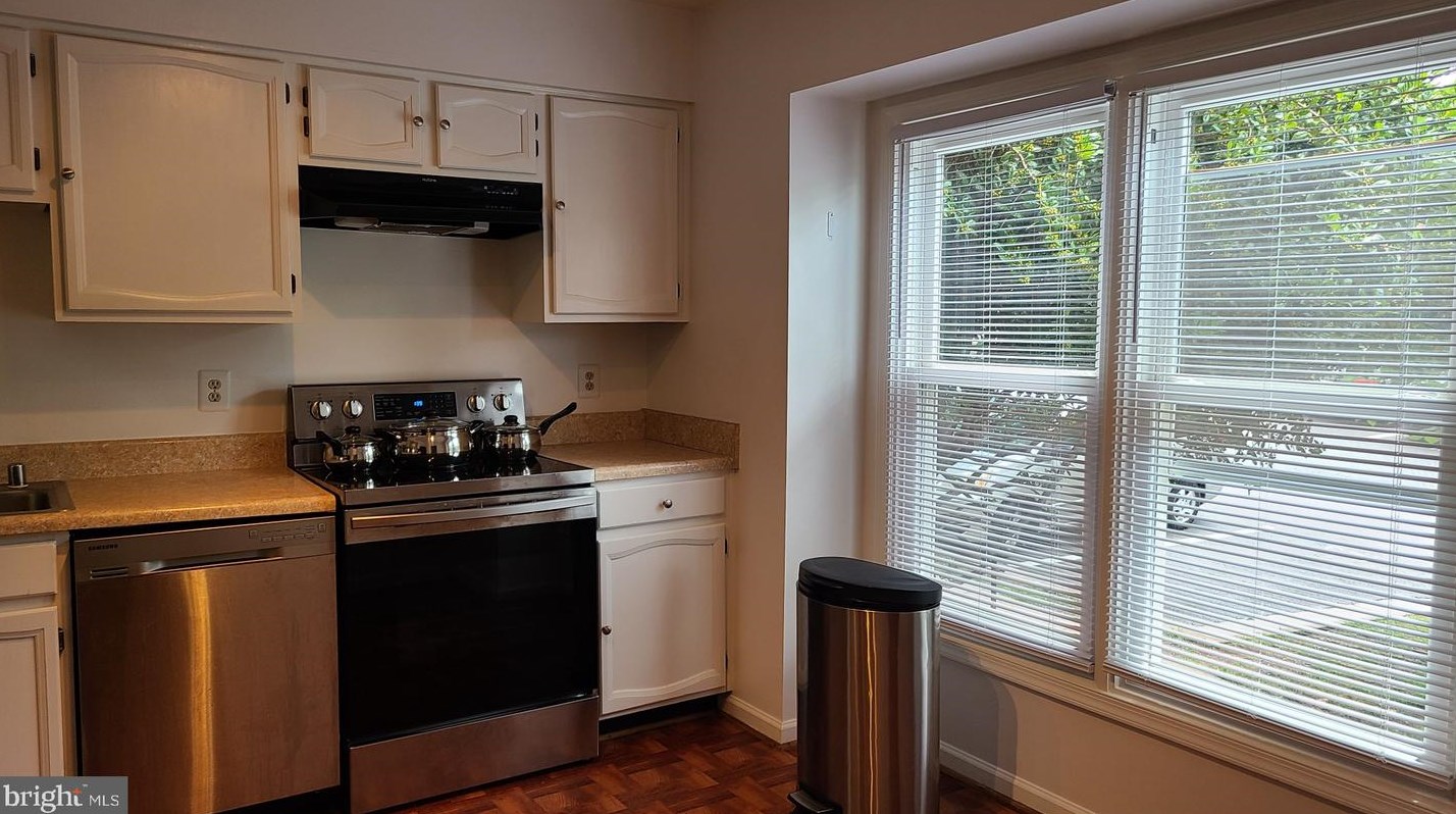 14264 Heritage Crossing Ln, Centreville, VA 20120