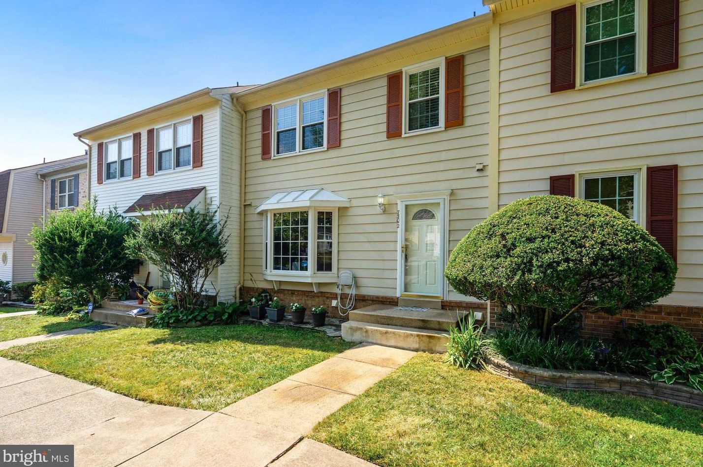 7302 Rolling Oak Ln, Springfield, VA 22153