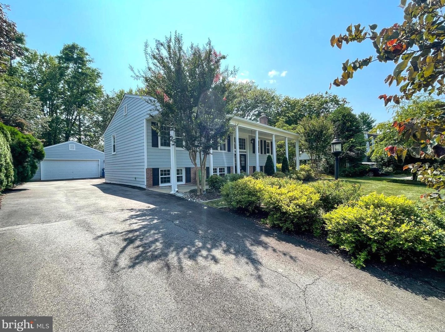 9801 Meadow Valley Dr, Vienna, VA 22181