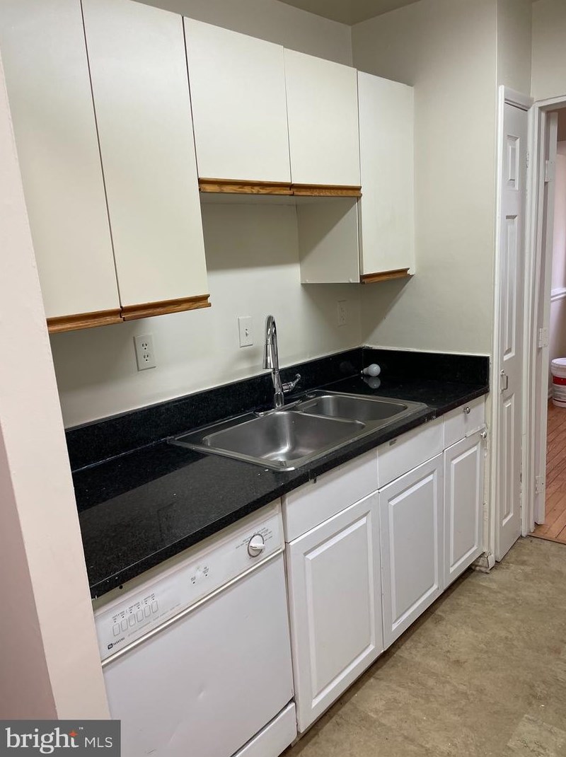 7096 Spring Garden Dr #101, Springfield, VA 22150