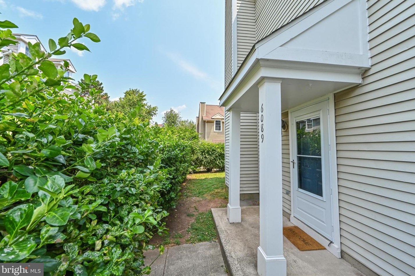6089 Netherton St, Centreville VA  20120-3276 exterior