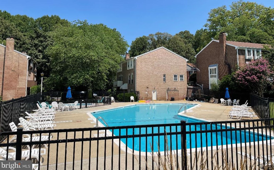 3682 Persimmon Cir, Fairfax, VA 22031-4115