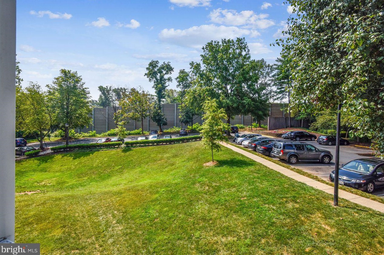 10300 Appalachian Cir, Vienna VA 22124-2744 exterior