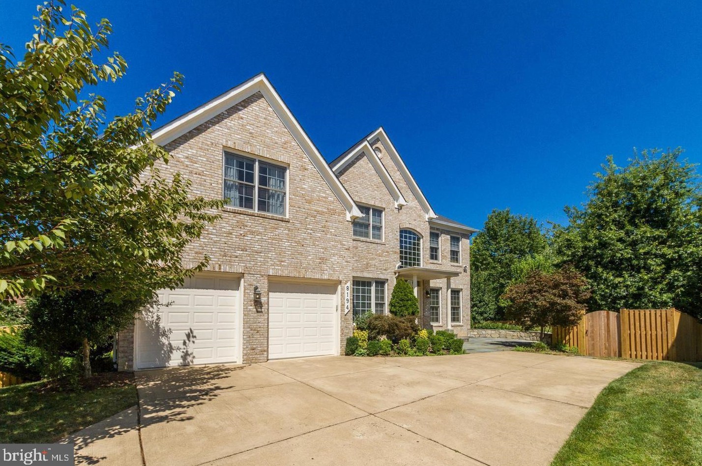 8194 Madrillon Oaks Ct, Vienna, VA 22182