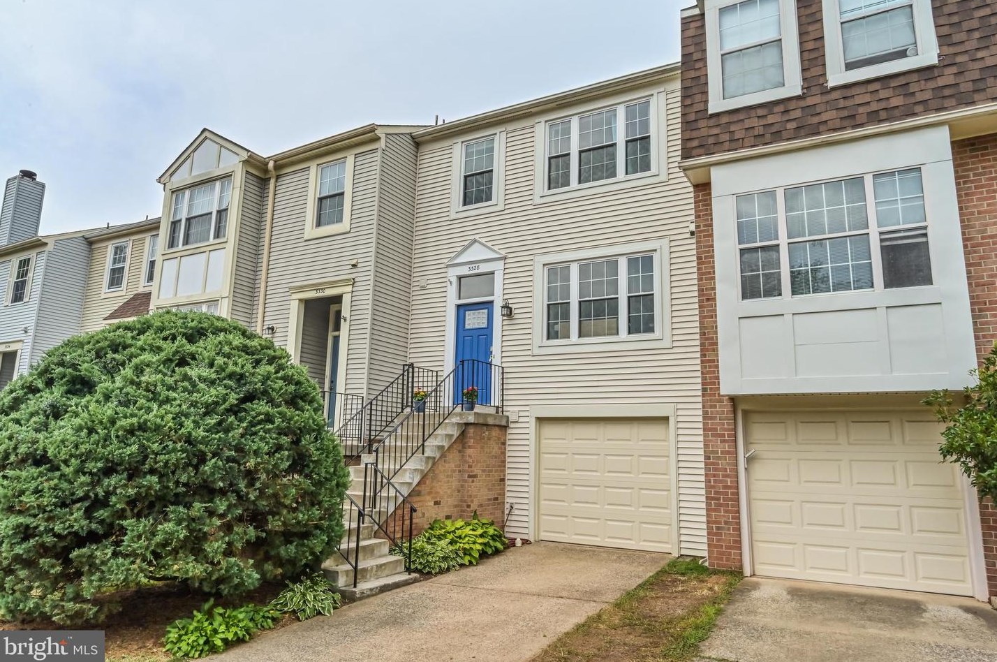 3328 Buckeye Ln, Fairfax, VA 22033-1225