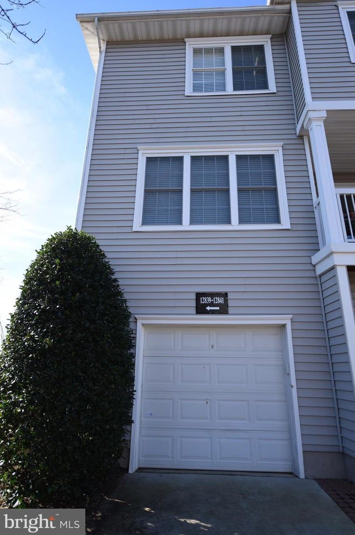 12841 Fair Briar Ln, Fairfax, VA 22033-3853