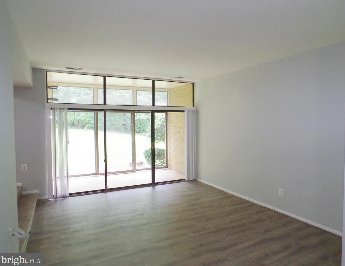 1631 Parkcrest Cir Apt 100, Herndon, VA 20190
