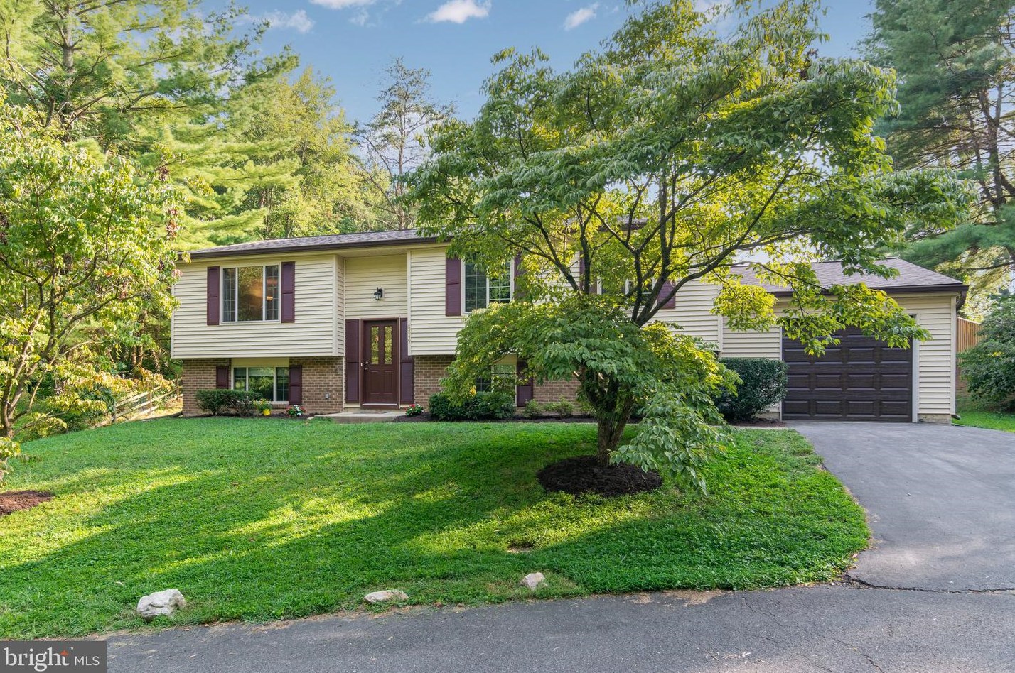 8849 Woodlawn Way, Springfield, VA 22153