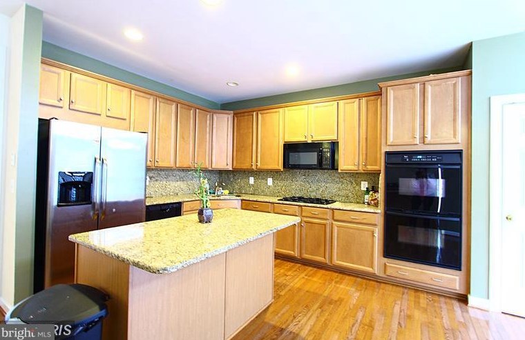 8091 Samuel Wallis St, Lorton, VA 22079
