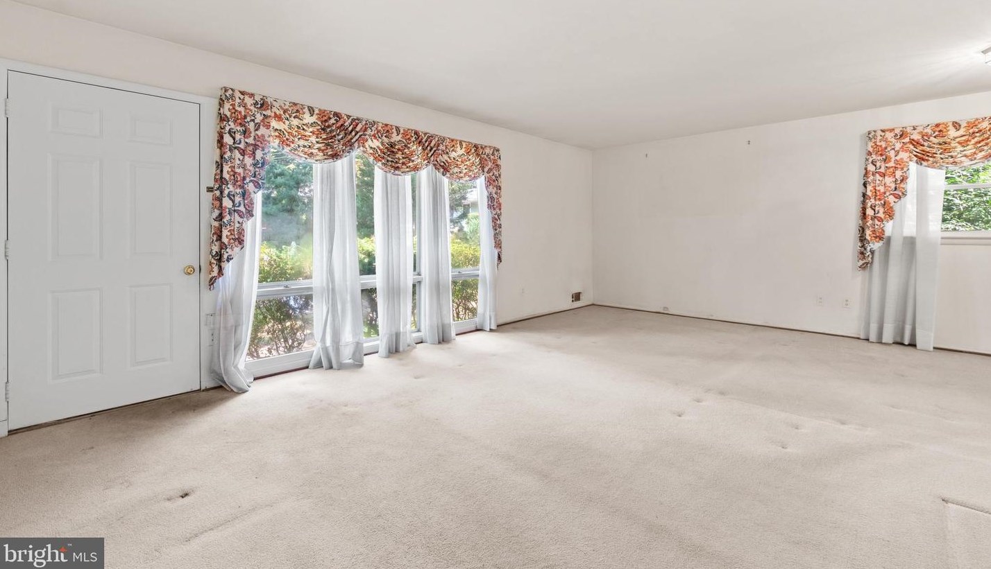 107 Yeonas Cir, Vienna, VA 22180-6554