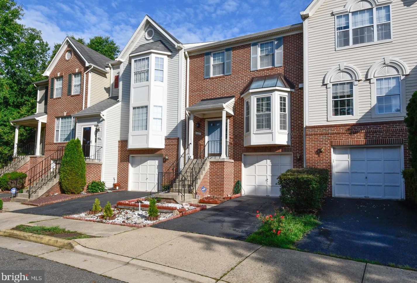 5604 Glenwood Mews Dr, Alexandria VA  22315-3805 exterior